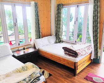 The Pines' Heaven - Kālimpong - Bedroom