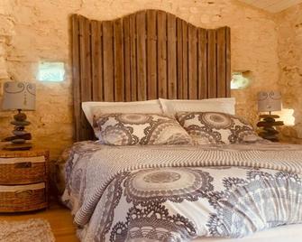 Un gîte spacieux et charmant : Les Charmines - Saint-André-de-Lidon - Habitación