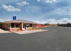 Americas Best Value Inn & Suites Macon at Sunset Dr - Macon - Gebouw
