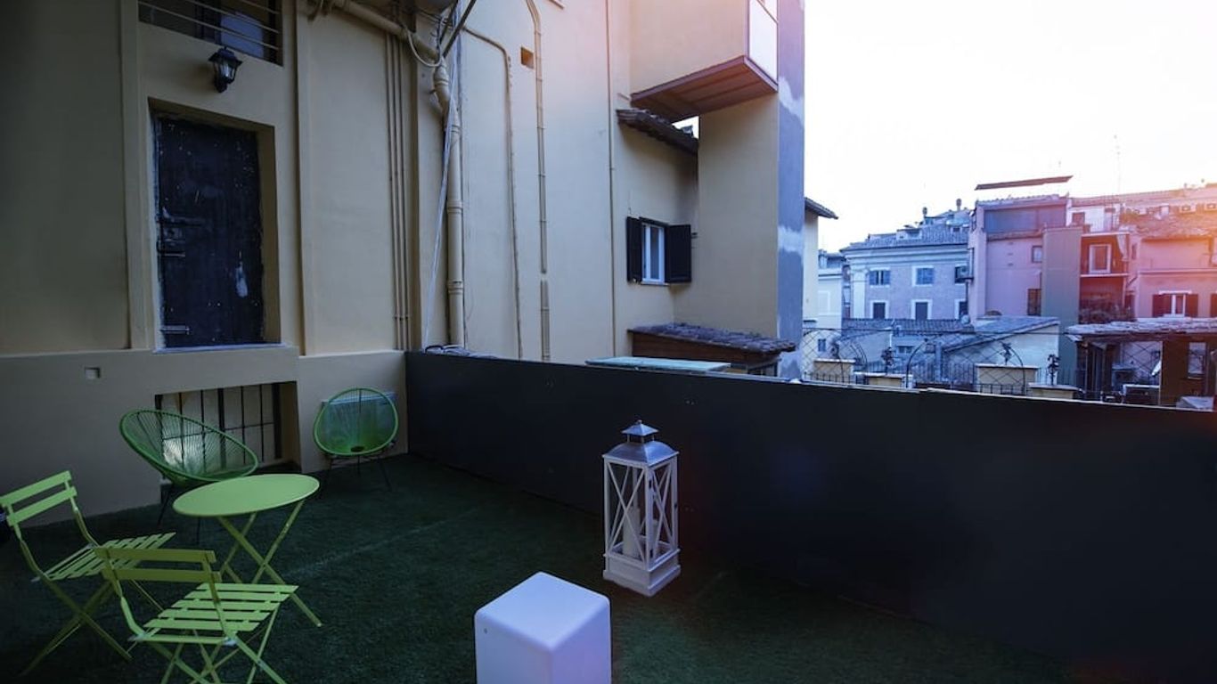 Magenta Pantheon Navona