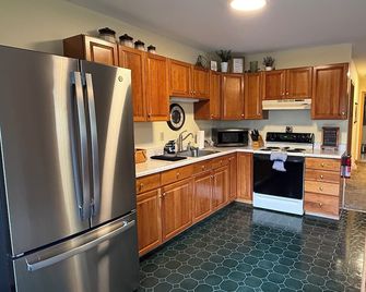 Enjoy the Bear Den Guest House's amazing views - Lock Haven - Cocina