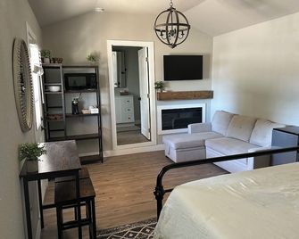 Adorable One Bedroom Cottage - Oakdale