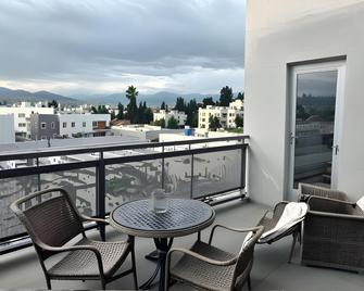 Hollywood Cosmopolitan Apartments - Los Ángeles - Balcón