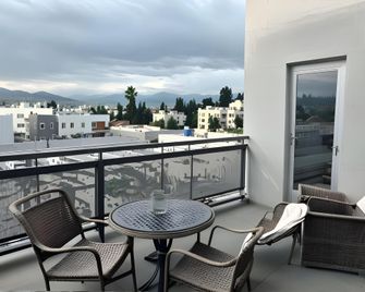 Hollywood Cosmopolitan Apartments - לוס אנג'לס - מרפסת