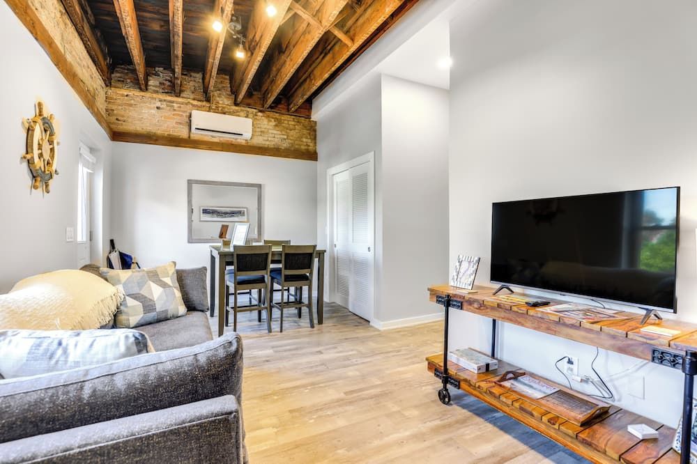 شيك آبا ت إن ذا هارت أوف داون تاون كاناندايغوا - كاناندياجو - غرفة معيشة