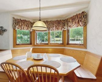 Dog-Friendly Condo with Patio, Full Kitchen, W/D, & Free WiFi - Glen - Dining room