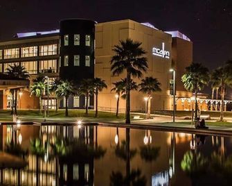 Hampton Inn & Suites Mission - Mission - Building