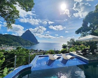 Modern Soufrière Paradise | Spa, Pool, Beach & Pitons Hiking Adventures - Soufrière - Басейн