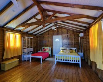 Le Cosy Bungalow de Lili / 5min de l'aéroport - Les Abymes - Salon