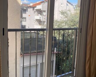 Comfort Room -A- - مارماريس - شرفة