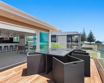 Ohope Beachside Retreat - Ohope Holiday Home - Whakatane - Patio