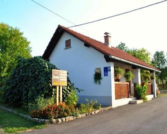 Guest House Family Dukic - Rakovica - Gebäude