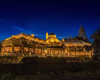 Painter's Lodge - Campbell River - Building
