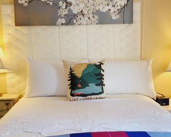 Rosedale Cottage@Baksam lake - Fenelon Falls - Bedroom