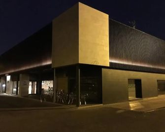 Hotel Landaben - Pamplona - Building