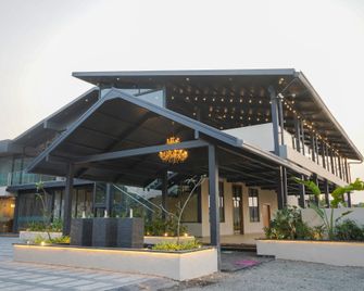 Coco Resort and Banquet - Pune - Edificio