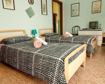 Affittacamere Trattoria Del Cristo - Lodi - Slaapkamer