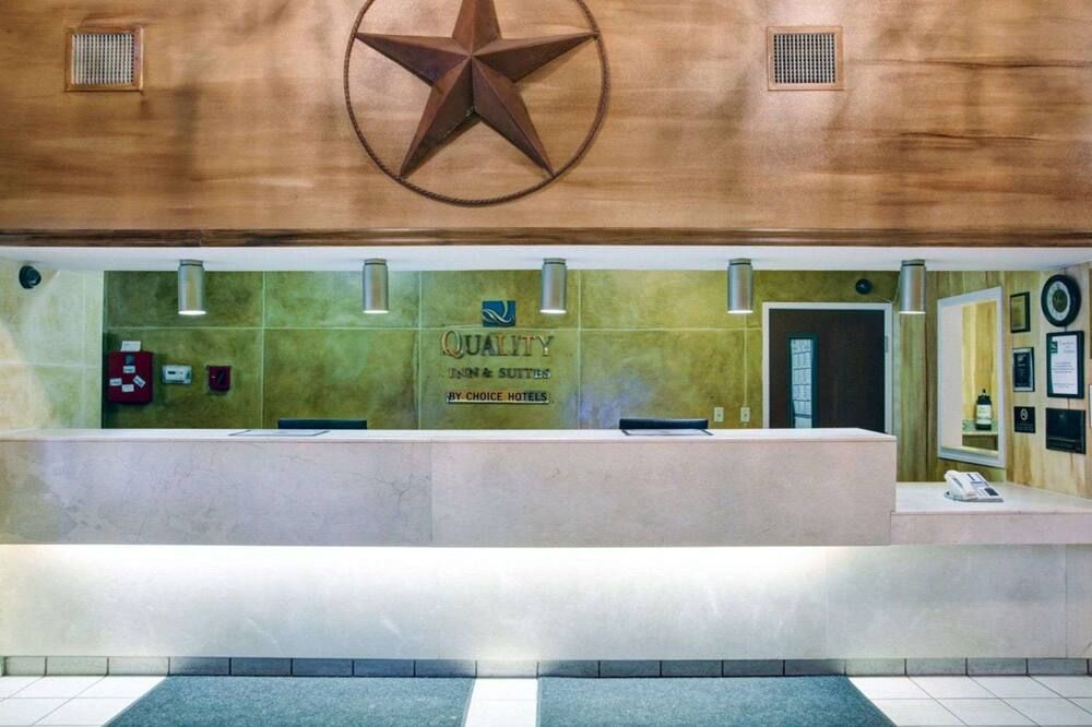 Hotel Del Valle - Austin SE by IHG