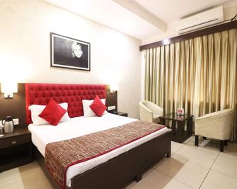 Alka Motel - Bulandshahr - Bedroom