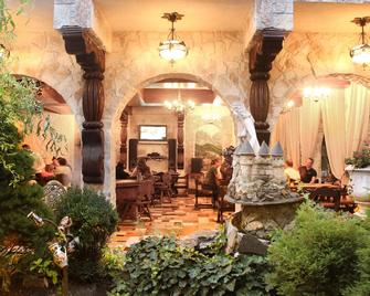 Hunter Prince Castle Hotel - Turda - Ingresso