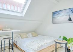 Compact Comfort: Studio near Ghent Center! - Ghent - Bedroom
