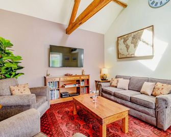 Cow Byre Cottage - Scarborough - Living room