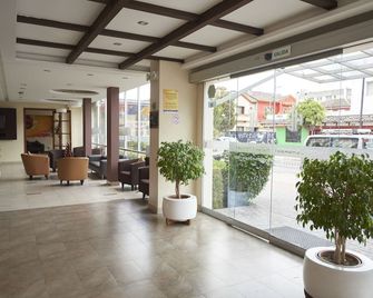 Embassy - Quito - Lobby