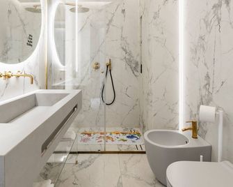 limehome Lecce Palazzo BN - Lecce - Bathroom
