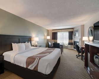 Quality Inn & Suites Auburn I-95 - Auburn - Camera da letto