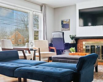 Homewood Oasis with 3 Beds and A Fully Fenced Backyard! - Homewood - Sala de estar