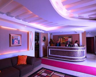 Hortz Hotels and Resorts - Tagaytay - Recepción