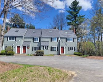 Close to shops/dining/town. TV, WiFi, AC/FP, pool access. A0185 by LRS - North Woodstock - Building