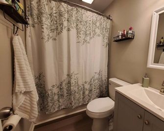Jurney Home A Private 3BR Bungalow Min to Downtown - Statesville