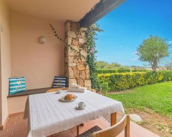 I Fari 15 600mt From The Beach - Porto San Paolo - Patio