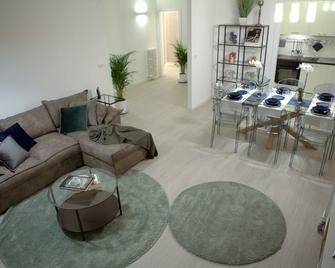 Style apartment between Verona and Lake Garda - Bussolengo - Soggiorno