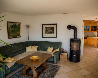 Idyllic house with wonderful panorama of the Alps - Niederndorf - Living room