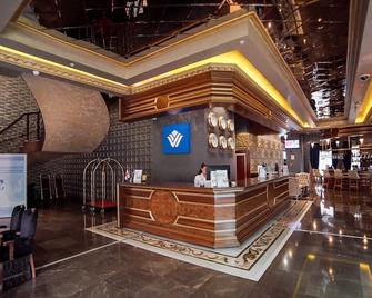 Wyndham Batumi - Batumi - Front desk