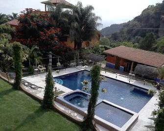 Glamping In The Green Hills Mansion - Malinalco - Alberca