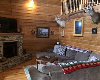 The Green Cabin-On-The Bourbon Trail - Lawrenceburg - Living room