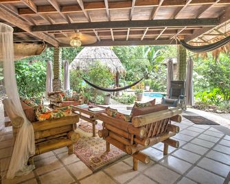 Book now!! Free EGGS!! Also pool, 300m to beach and great gardens! - Cocles - Patio