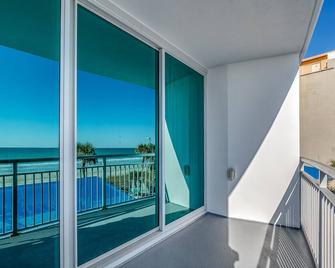 Gorgeous Ocean Front Condo 2bd 2 full baths, 2 balconies - Myrtle Beach - Balcony