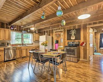 Lake Cumberland Area Cabin - 4 Mi to Lake! - Albany - Restaurante