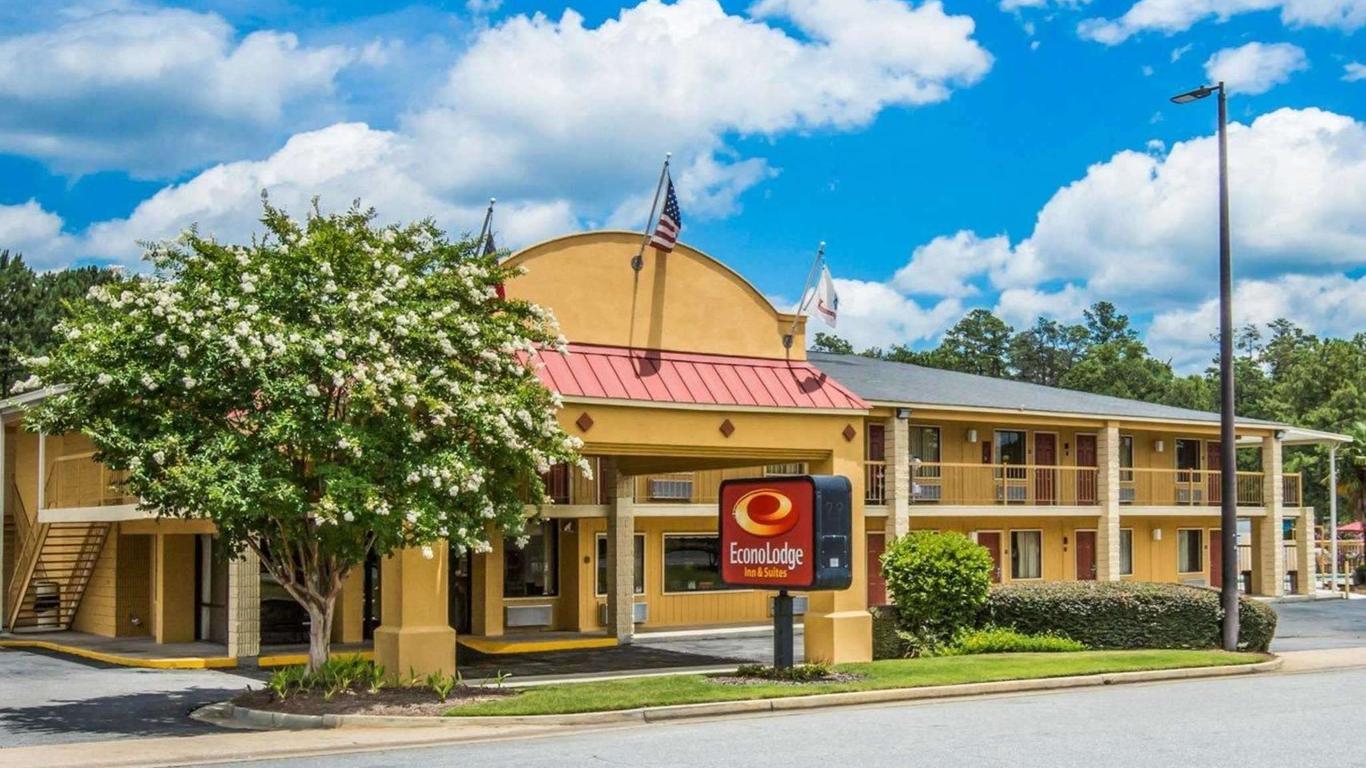 Econo Lodge Inn & Suites Columbus near Fort Benning