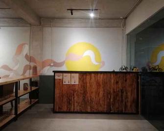 Pinx's Hostel - Jakarta - Front desk