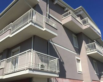 Lakefront Apartment Il Leccino, Italian Style - Desenzano del Garda - Bâtiment