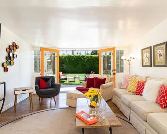 Celebrity Hideaway - Heart-Shaped Swimming Pool with views! In Old Las Palmas Neighborhood! Private! Walk To Downtown! - Palm Springs