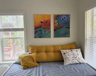 Garden Cottage - Saint Francisville - Living room
