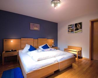 Gastehaus Im Tal 18 - Hellenthal - Bedroom