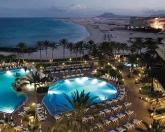Hotel Riu Palace Tres Islas - Corralejo - Bể bơi