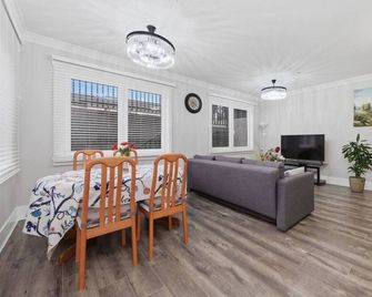 Modern Seaside Sanctuary | 1 Br Executive Suite - White Rock